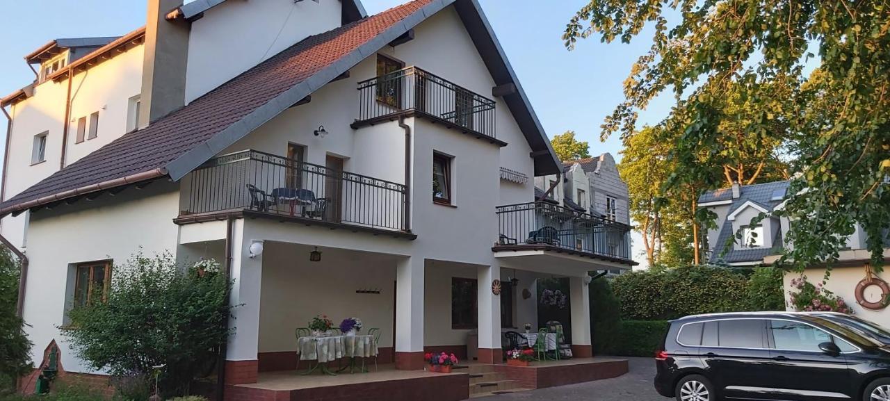 Akama Rewal Hotel Buitenkant foto